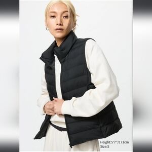 🪻Uniqlo Ultra Light Down Vest Black🪻size: M